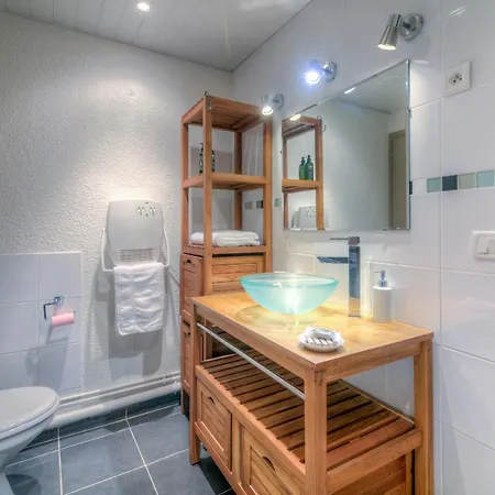Sleeps 4 *
