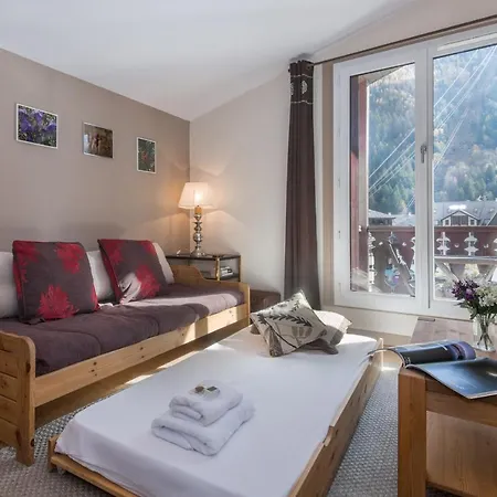 Apartment Sleeps 4 *