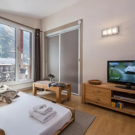 Apartment Sleeps 4 *